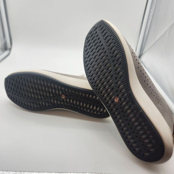 Clarks Unstructured Women’s Un Rio Tie Stone Nubuck Sneaker Size 7.5 - Picture 7 of 8